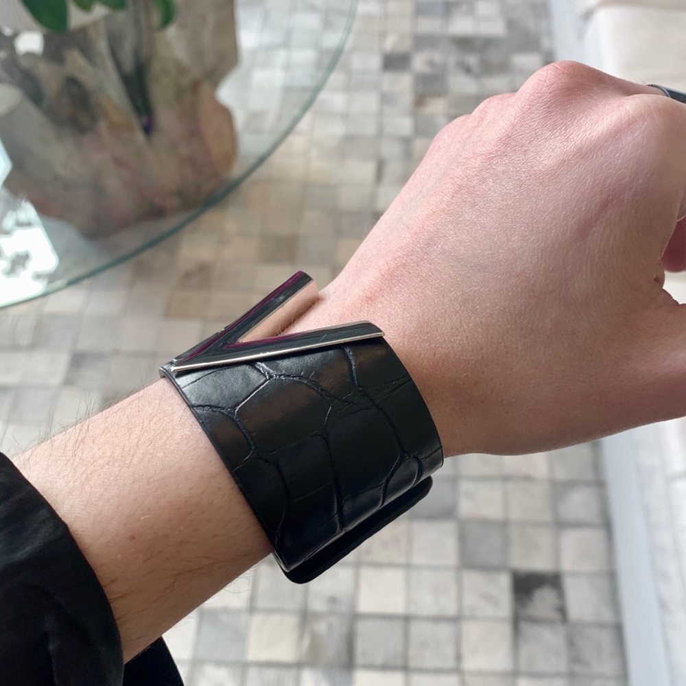 Black Croc Leather Silver V Cut Cuff Bracelet - Picture 8 of 11